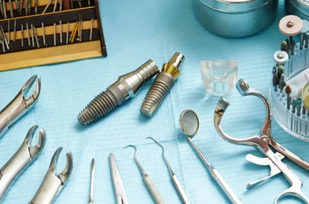 インプラント器具