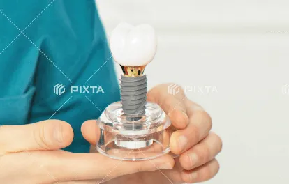 パソコンに向かう女性